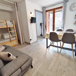  Apartamento Le Reflet Des Montagnes, Studio, Centre Luchon, 4 Personnes